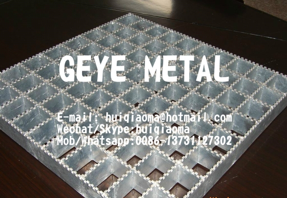 China Heavy Duty Welded Pressure Locked Steel Bar Gratings Serrated for Drains Trench Cover supplier
